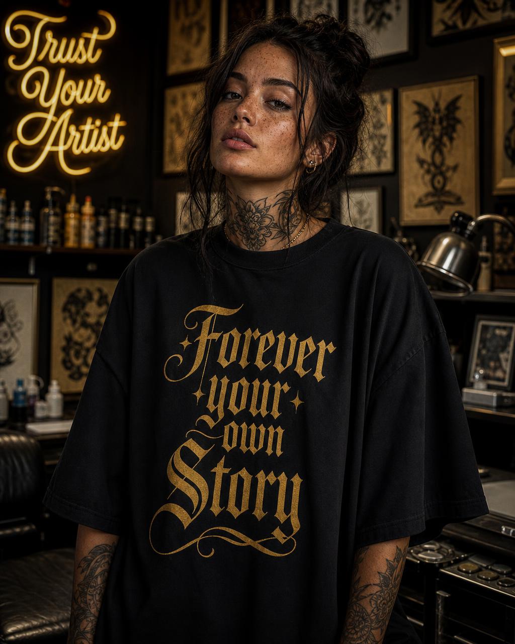 Model mit Sommersprossen im Forever your own Story Shirt